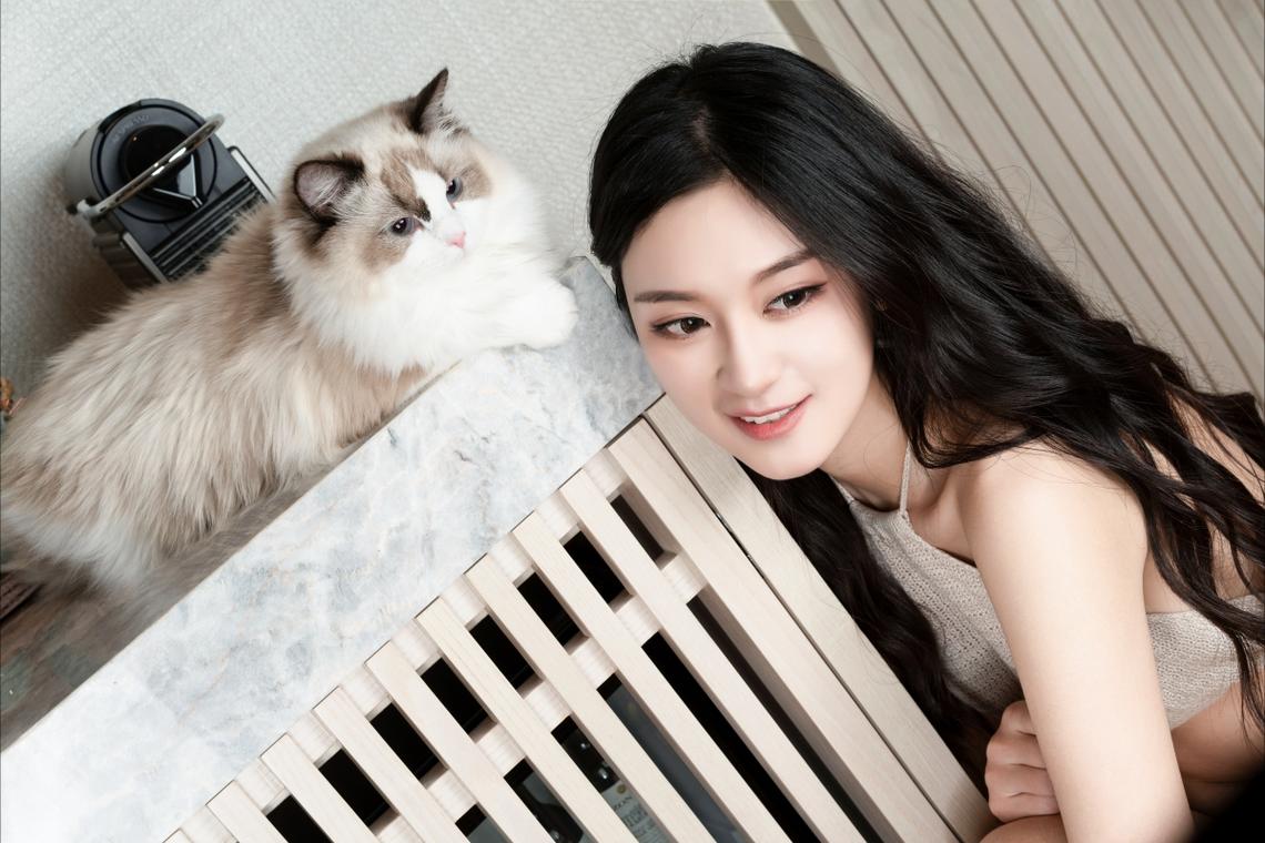 经历家暴后离婚，50岁脱口秀新人“房主任”出道